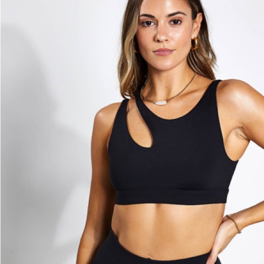 Alo Yoga Peak Bra - Black. Size S.